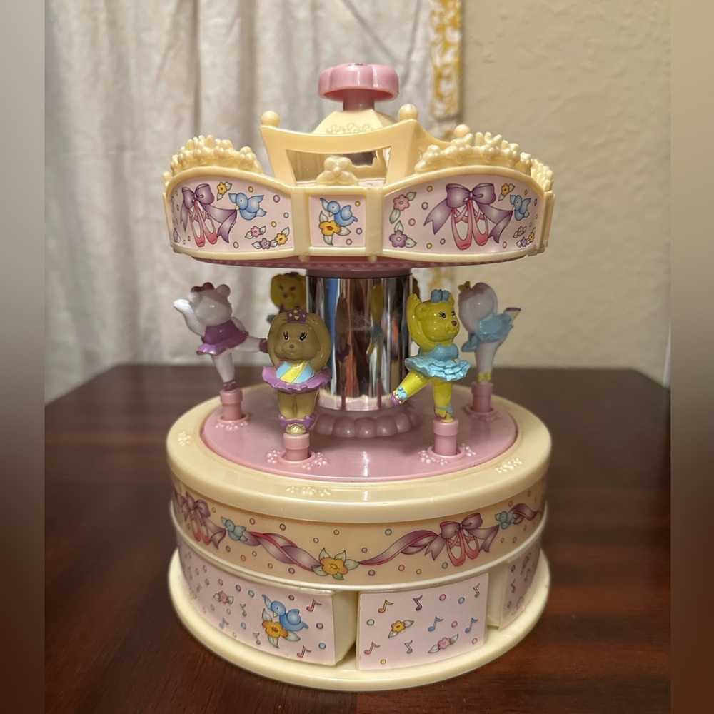 1999 Vintage Wind Up Music Motion Carousel Jewelry Box Moose Mountain Bear